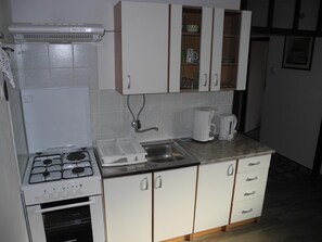 Fridge, stovetop