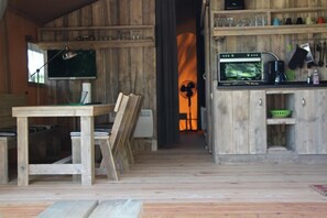 Dining - Cosy safari tent with barbecue and garden (Lychen)