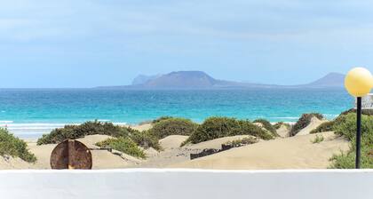 Famara Beach House on the Shore with Shared Pool, Ocean/Mountain Views & Wi-Fi