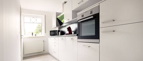 Coffee/tea maker, fridge, microwave, oven