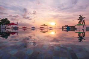 2 piscines extérieures