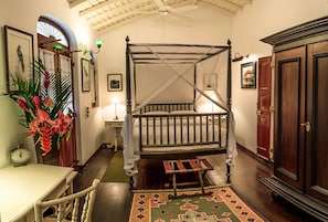 Deluxe Double Room | Minibar, in-room safe, individually decorated, individually furnished - Royal Bar & Hotel (Kandy)