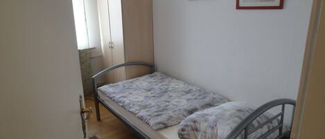 8 chambres, Wi-Fi, draps fournis