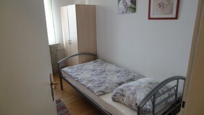 8 bedrooms, WiFi, bed sheets