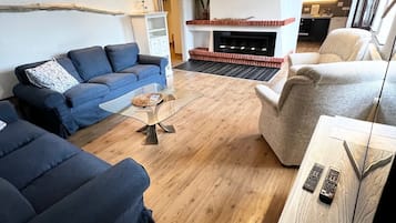 Fernseher, Kinderspielzeug, Bücher