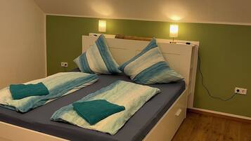 3 Schlafzimmer, Zimmersafe, Bügeleisen/Bügelbrett, Reisekinderbett