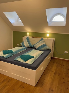 3 chambres, coffres-forts dans les chambres, fer et planche Ă repasser