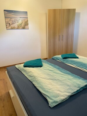 3 bedrooms, in-room safe, iron/ironing board, travel crib - Apartment Strandgut in Gut Strackholt (Strackholt)