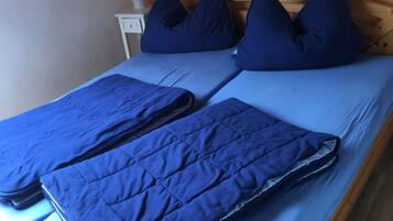 2 bedrooms, iron/ironing board, travel cot, free WiFi