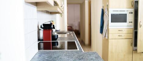 Fridge, microwave, oven, stovetop