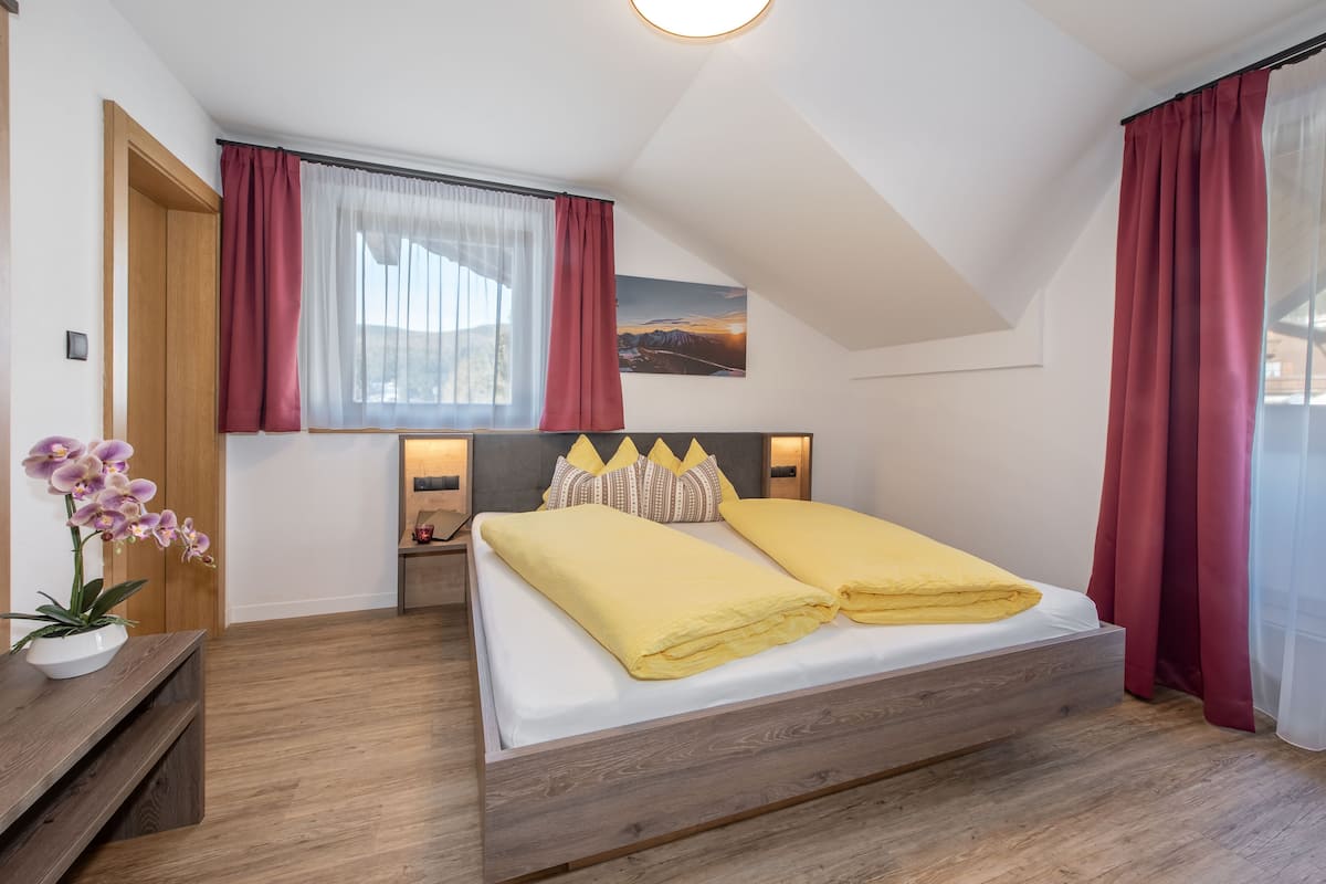 Business Apartment (Gaisjoch) | In-room safe, desk, laptop workspace, soundproofing
