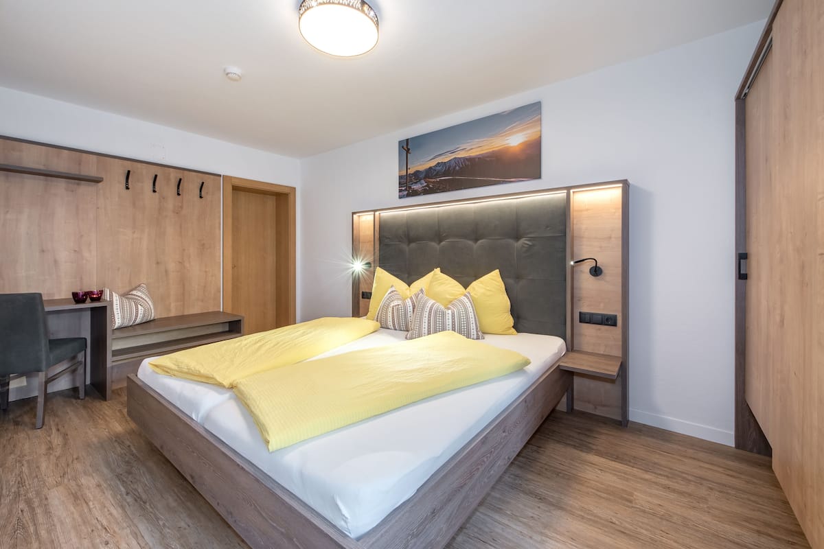 Grand Apartment (Meransen) | In-room safe, desk, laptop workspace, soundproofing