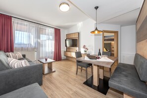 Basic Apartment (Mesen B) | Living room