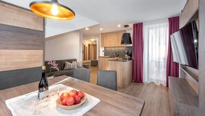 Familie appartement (Pustertal) | Woonkamer | Flatscreentelevisie