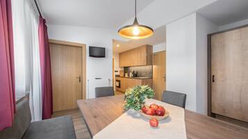Appartamento Business (Gaisjoch) | Angolo cottura privato | Frigorifero con congelatore, microonde, piano cottura, lavastoviglie
