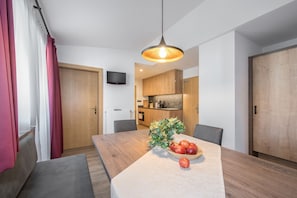 Business-Apartment (Gaisjoch) | Eigene Kochnische | Großer Kühlschrank, Mikrowelle, Herdplatte, Geschirrspüler
