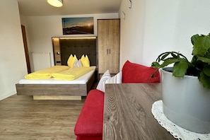 Apartamento básico (Mesen A) | Caja fuerte, escritorio, espacio para trabajar con un portátil