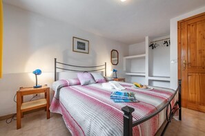 2 bedrooms, iron/ironing board
