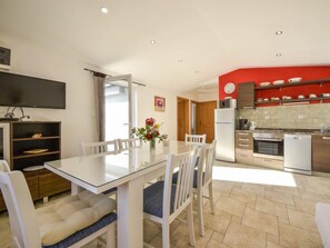 Kühlschrank, Mikrowelle, Ofen, Geschirrspüler