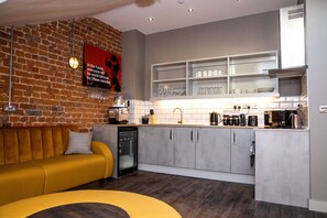 Exclusive Apartment, 1 Bedroom, Courtyard View | Private kitchen