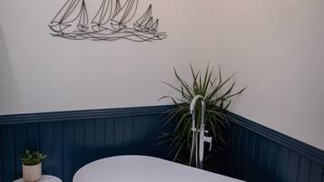 Rinnes Double/Twin/Family Room | Baño | Amenidades de baño gratuitas, secadora de cabello, batas, pantuflas