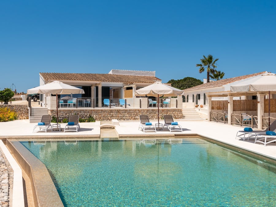 Seasonal outdoor pool, pool umbrellas, sun loungers