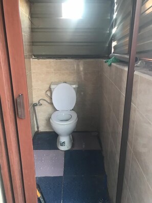 Shower, towels - Al sultan bedouin camp (Wadi Rum)