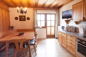 Refrigerador, microondas, horno y lavavajillas 