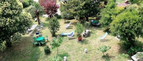 屋外ダイニングエリア