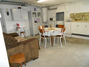 Interior - Bright independent house with enclosed garden (La Villetelle)
