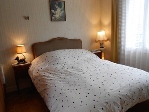 2 bedrooms, iron/ironing board