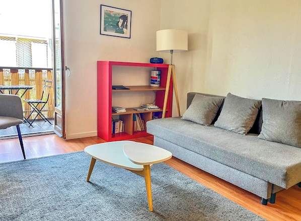 Fernseher, Bücher, Stereoanlage