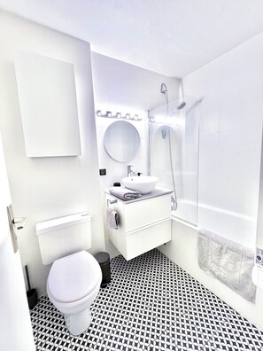 Hair dryer, towels, soap, shampoo - Pleasant apartment in the city center (Annecy)