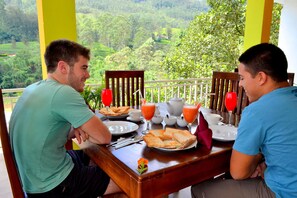 Free daily continental breakfast - Grand Adams Peak Hotel (Nallathanniya)
