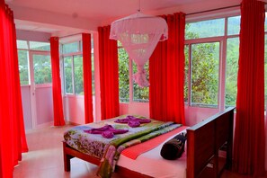 Egyptian cotton sheets, premium bedding, down duvets, memory-foam beds - Grand Adams Peak Hotel (Nallathanniya)