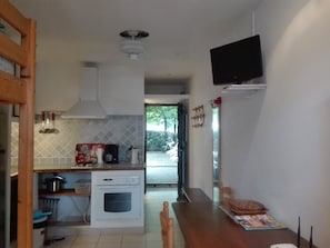 Fridge, microwave, oven, stovetop - Beach<50m.Equipped terrace. Parking. Car and bicycle options. Wifi.  No. of activities (Marine de Bravone)