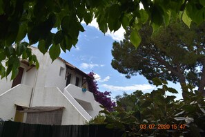 Exterior - Beach<50m.Equipped terrace. Parking. Car and bicycle options. Wifi.  No. of activities (Marine de Bravone)