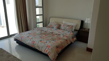 3 bedrooms, blackout drapes