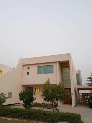 ด้านหน้าที่พัก