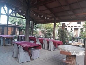 Breakfast, lunch and dinner served - Bognot Lodge Mt Pinatubo Guesthouse (Capas)