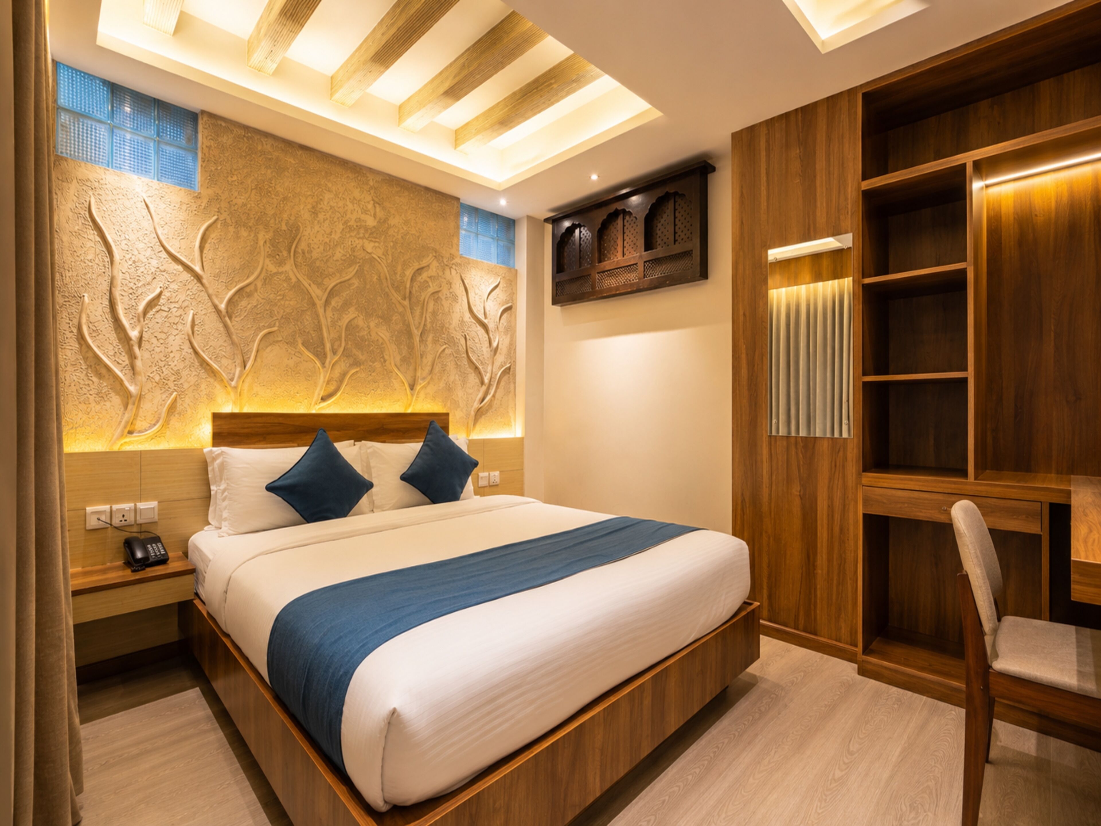 Phòng đơn Deluxe | Bộ đồ giường cao cấp, nệm Select Comfort, minibar 