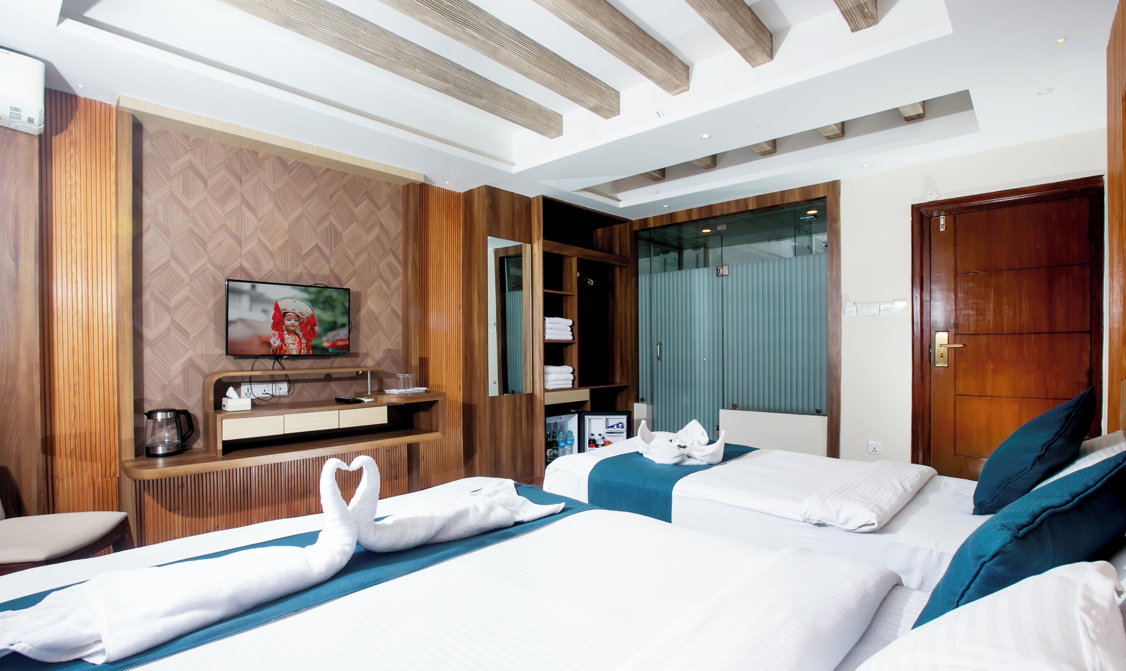 Allergitestet sengetøy, senger med overmadrass og minibar