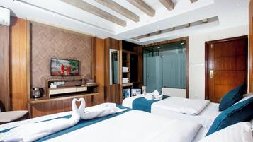 Allergitestet sengetøy, senger med overmadrass og minibar