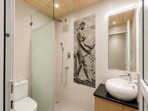 Separate bathtub and shower, rainfall showerhead, hair dryer, bathrobes - Maya Boutique Hotel (Kathmandu)