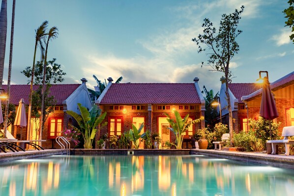 Deluxe King Room | Lake view - Tam Coc Banana Bungalow (Hoa Lu)