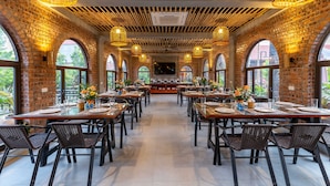 Ze serveren er ontbijt, lunch en diner 