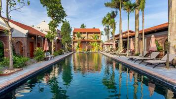 Outdoor pool, sun loungers