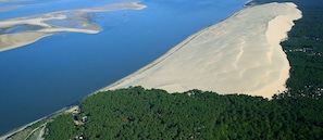 På stranden