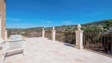 Panoramic-Suite, 1 Schlafzimmer, eigenes Bad, Gartenblick | Terrasse/Patio