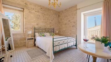 Chambre Double Design, salle de bains privée, vue jardin | 1 chambre, décoration personnalisée, ameublement personnalisé, bureau